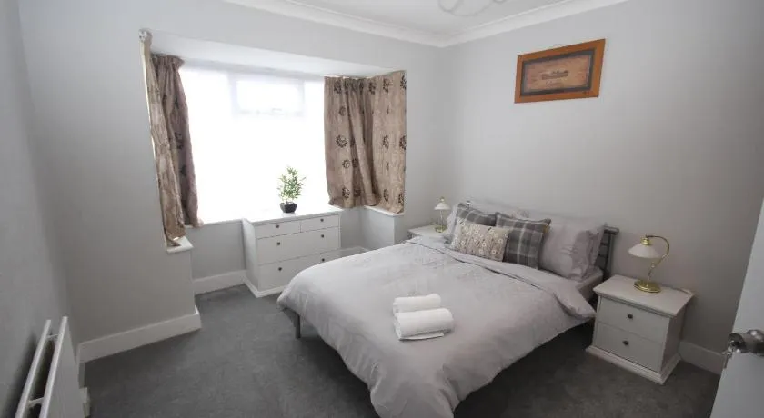 The Uxbridge House - Image 1