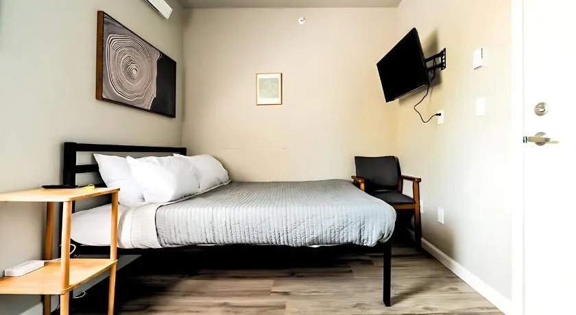 Cozy Micro Suite Unit 9 Sleeps 2 Minutes to Downtown - Image 1