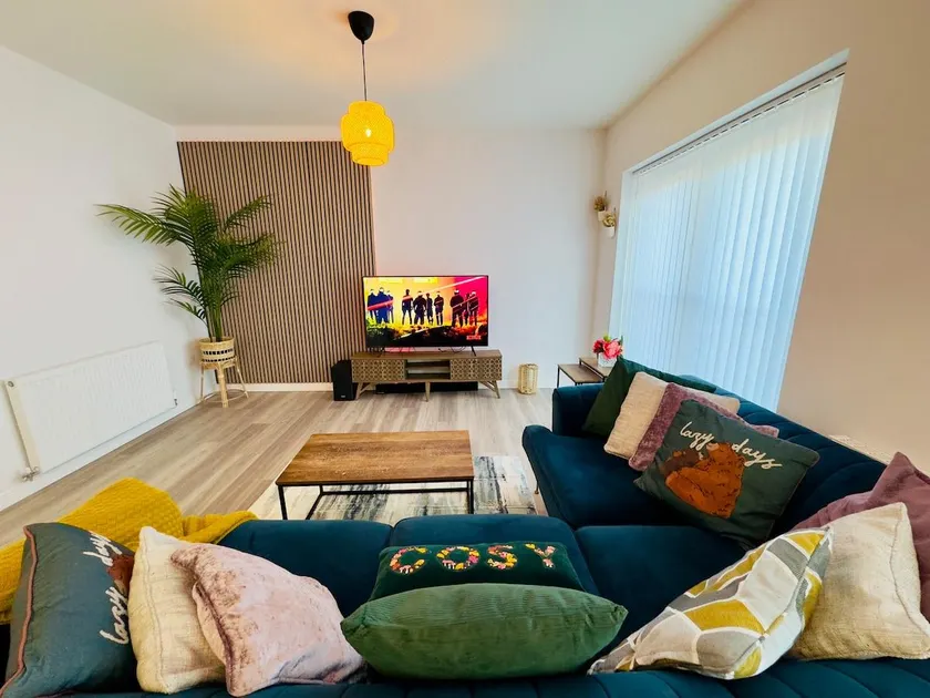Modern Flat in Glasgow City FREE Parking & Wifi - Image 1