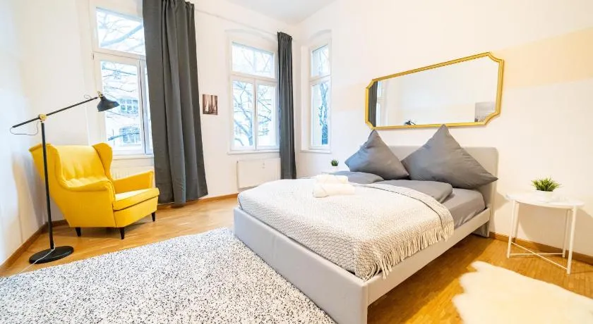 FullHouse - Halle - VS7 - 3 Beds - Nespresso - Image 1