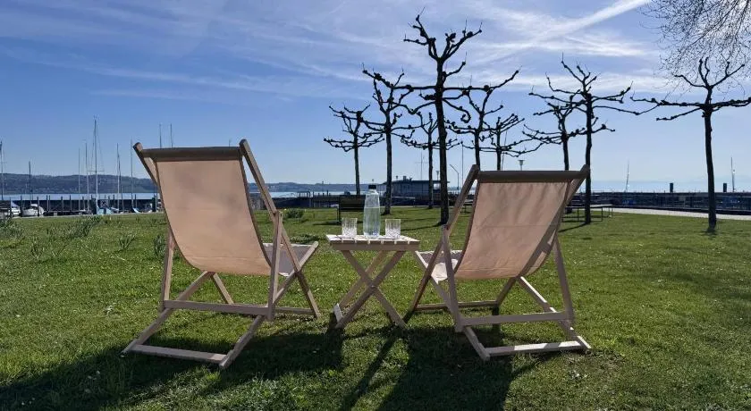 seeglueck HAFENBLICK - Stilvolle Ferienwohnung direkt am See und Fährhafen in Konstanz, in der Nähe der Universität - Image 1