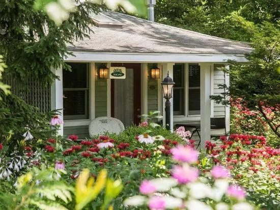 Hidden Garden Cottages & Suites - Image 1