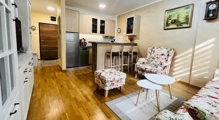 Cosy Home with Balcony, Netflix & Fast WiFi, Self Check-in - Image 1