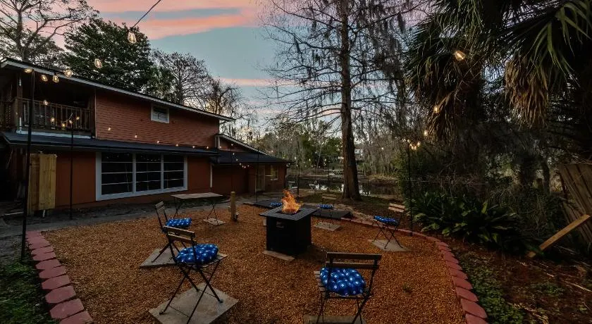 King Bed Creekfront Retreat in Jacksonville - Image 1