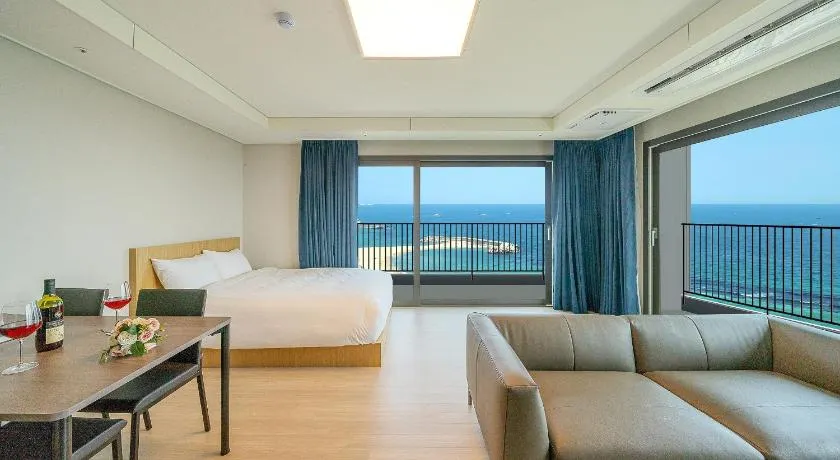Sokcho I Park Suite Hotel and Resort - Image 1