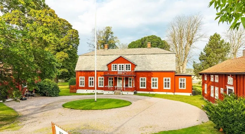 Hova Prästgård Bed & Breakfast - Image 1