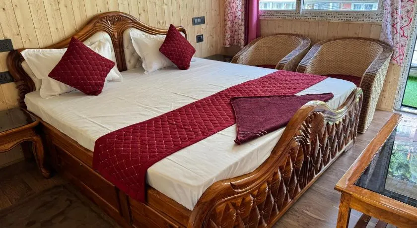 AamaHomeStay Suite Room with bath tub - Image 1