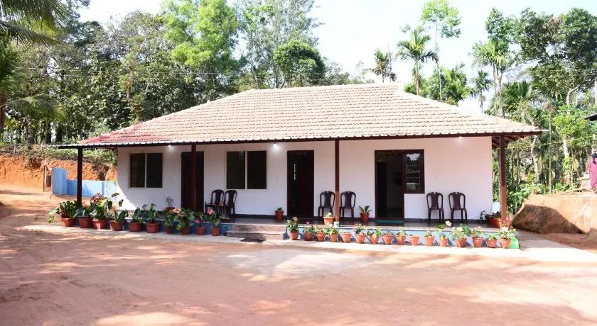 BlueMoon Homestay - Near to Falls and View Points, Home Food & Estate - Image 1