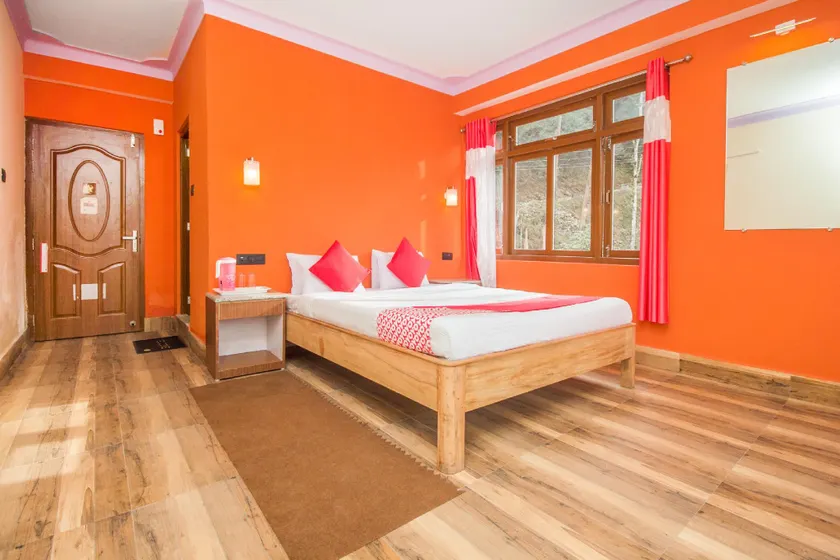 Hotel Red Cherry Pelling - Image 1