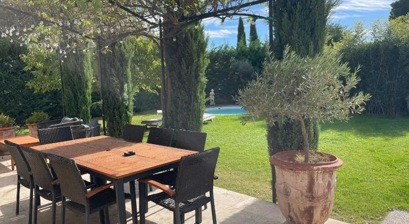 Villa proche d'Avignon. - Image 1