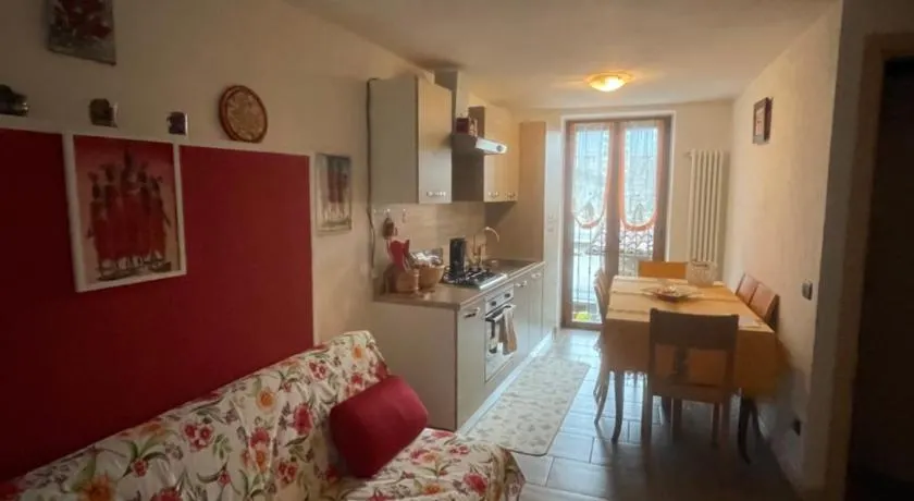 LA CASA DI PUCCI nel borgo affrescato di PARLASCO - Image 1