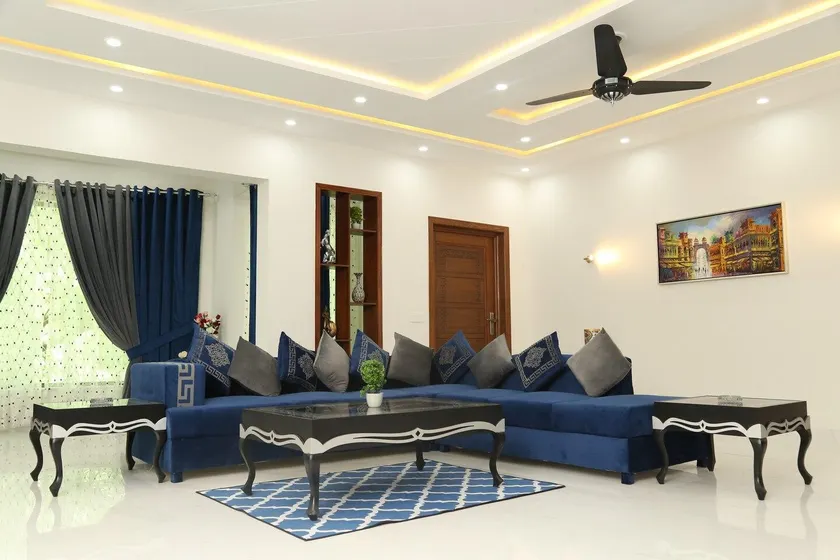 Razi Lounge: 3br Upper portion 1000sqy,WAPDA Town - Image 1