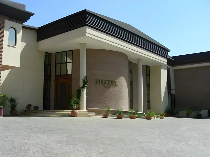 Hotel D.G. Garden - Image 1