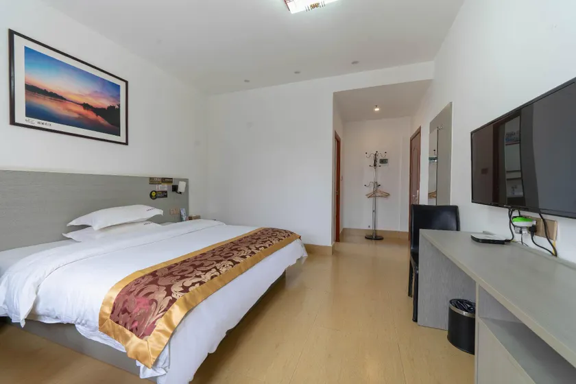Four Seasons Flower Inn - Image 1