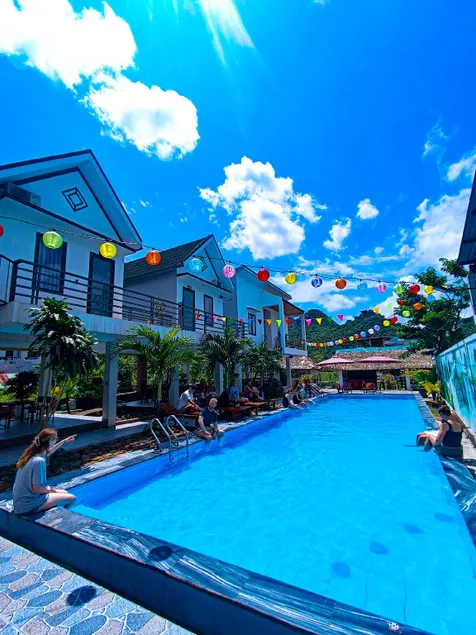 YoLo Pool Bar Villas & Garden Restaurant - Image 1