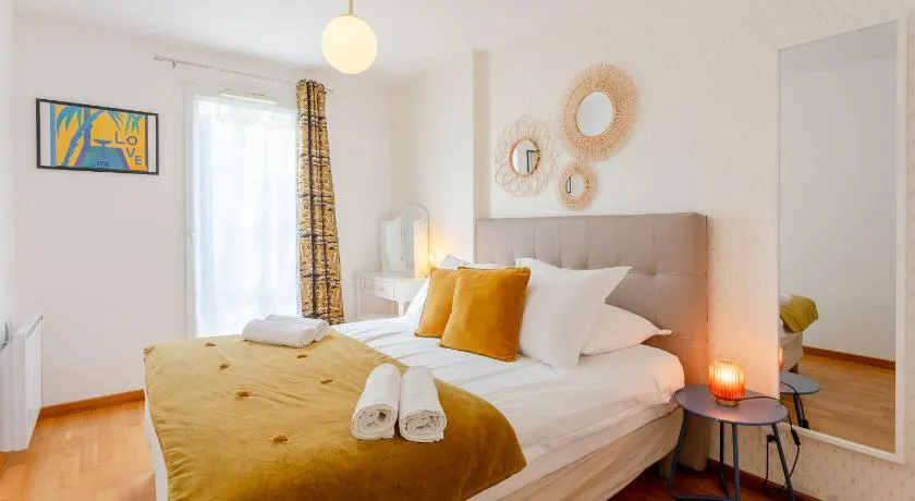 Spacious Family Apartment near Disneyland with Garden, AC and Parking - Image 1