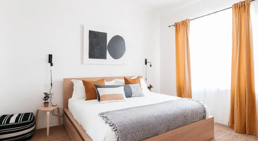 Designer Condo 2 beds Sleeps 4 Dogs welcome! - Image 1