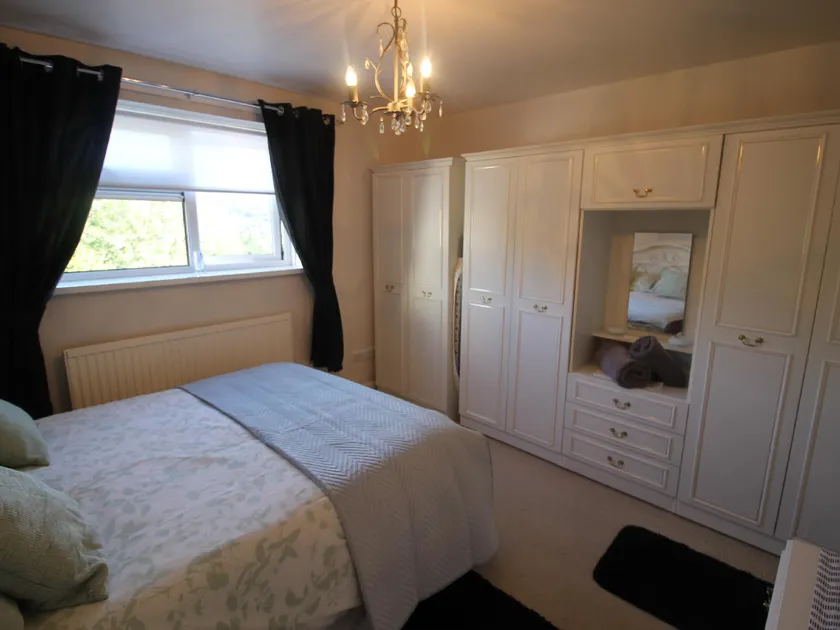 Garth Olwg 2 Bed Apartment by Cardiff Holiday Homes - Image 1