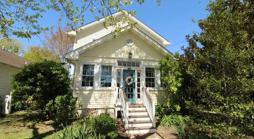 The Duck Pond Cottage - Image 1
