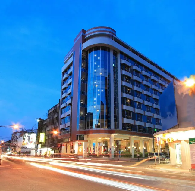 Golden Crown Grand Hotel - Image 1