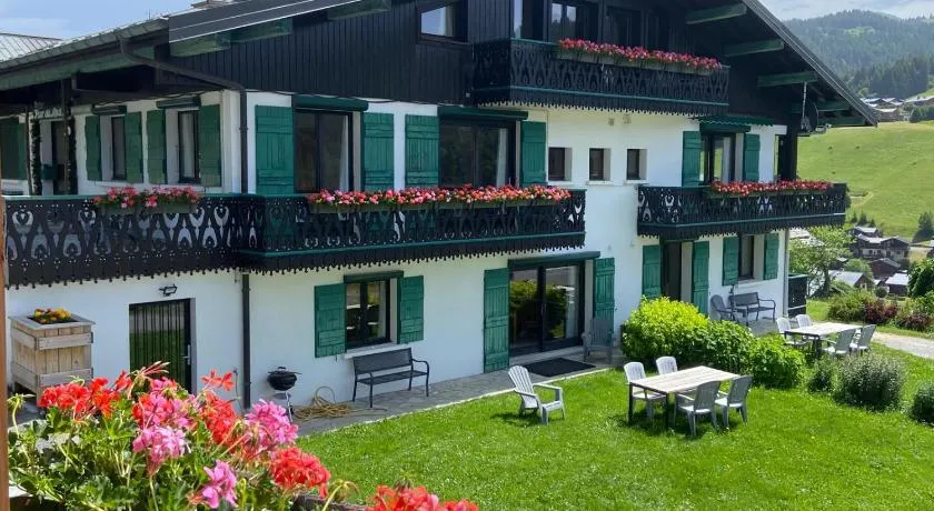 Chalet Fleur des Alpes 2 - Image 1