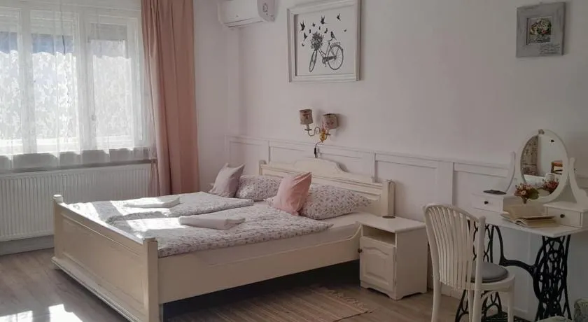 Edina Vintage Vendégház - Image 1