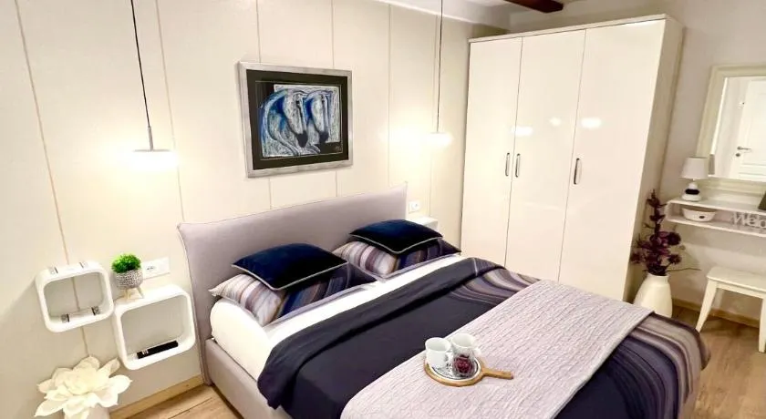 Charming Seaside Apartment - Image 1