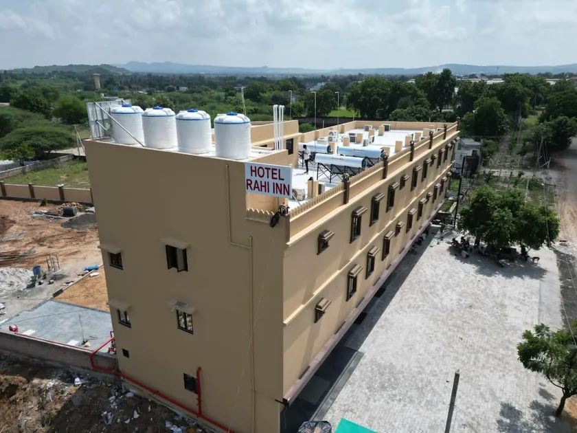 Hotel Rahi Inn - Image 1