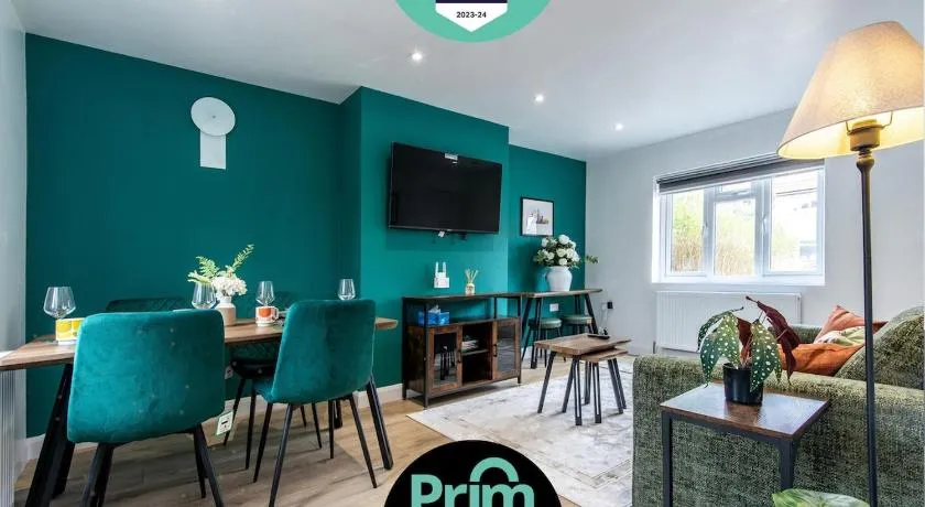 3 Bedroom Terraced House in Beeston Ideal for Corporate Stays - Image 1