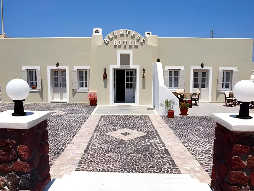 Albatros Hotel - Image 1