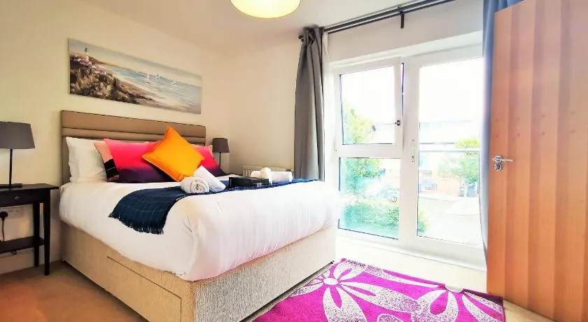 Lovely Holiday Home in Birmingham City Center 3 Bedrooms House By HF Group - Image 1