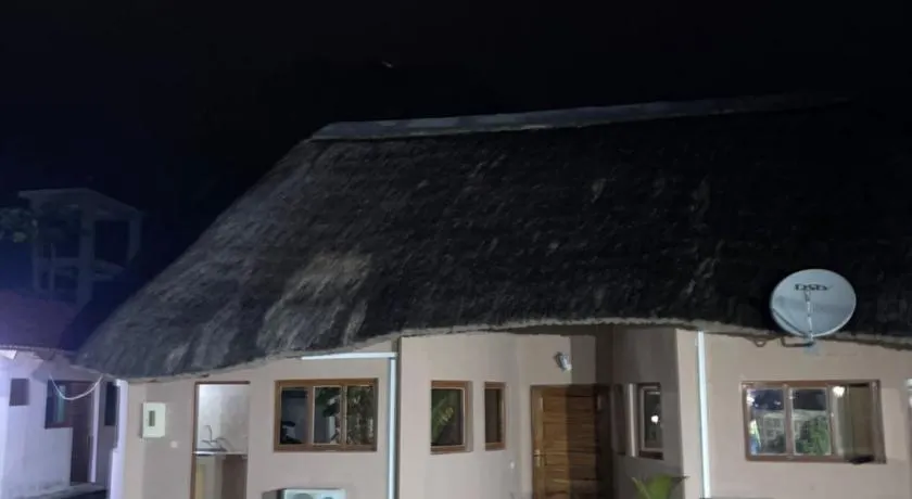 The huts - Image 1
