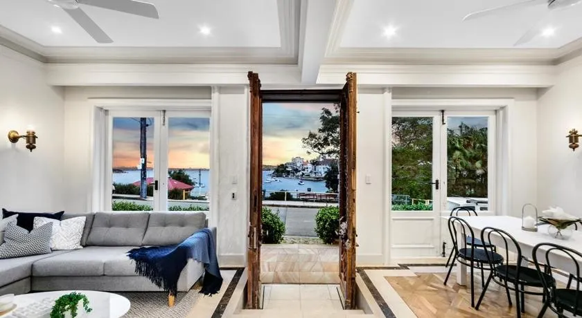 Tuscan Villa Little Manly, Beach front Apartment  - Image 1