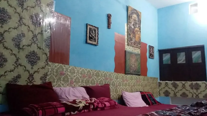 L / 99 HOME STAY - Image 1