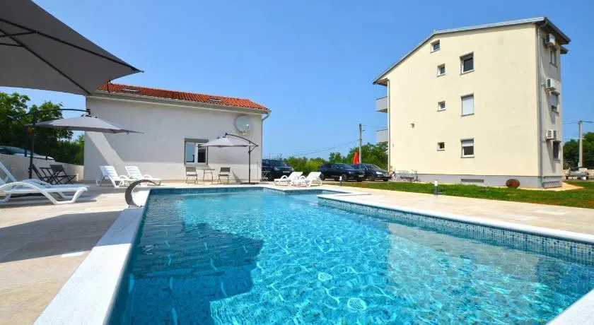 Joly Apartments - Image 1