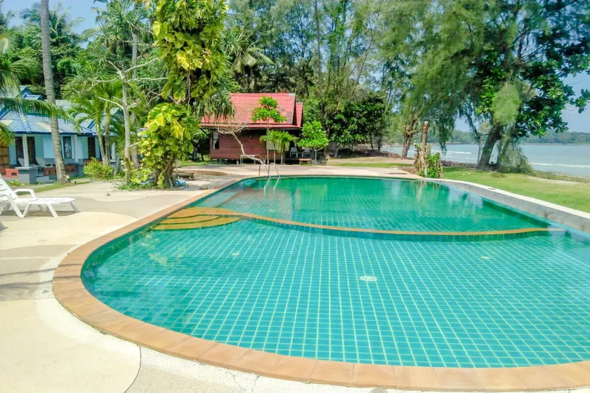OYO 1033 Saladan Beach Resort - Image 1