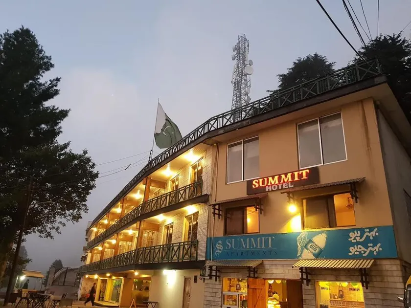 Summit Hotel - Image 1