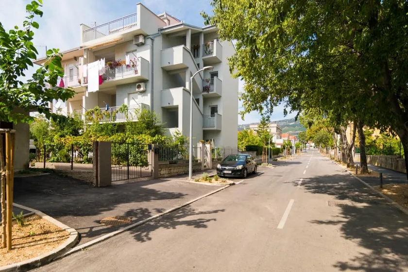 Apartment Jurica A1 Kastel Novi, Riviera Split - Image 1