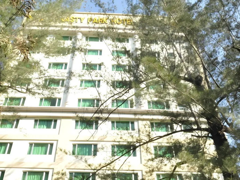 Tang Dynasty Park Hotel - Image 1