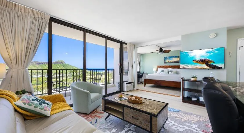 Diamond Head Dreams Beach Condo with Ocean View! - Image 1