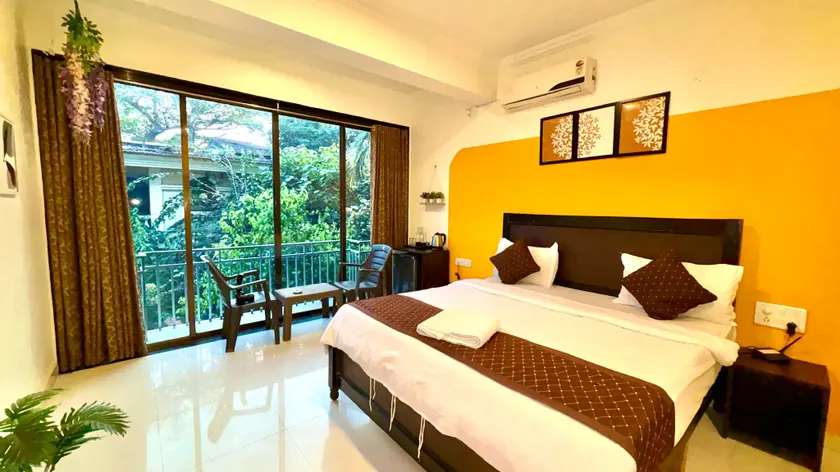 Hotel 7Seas by Solara Hospitality - Image 1