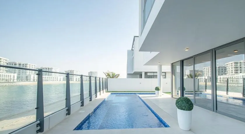 Luxury Villa overlooking sea with private pool - Image 1