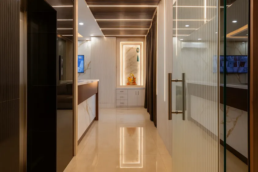 Hotel Manglam Inn Near CCS International Airport - Image 1