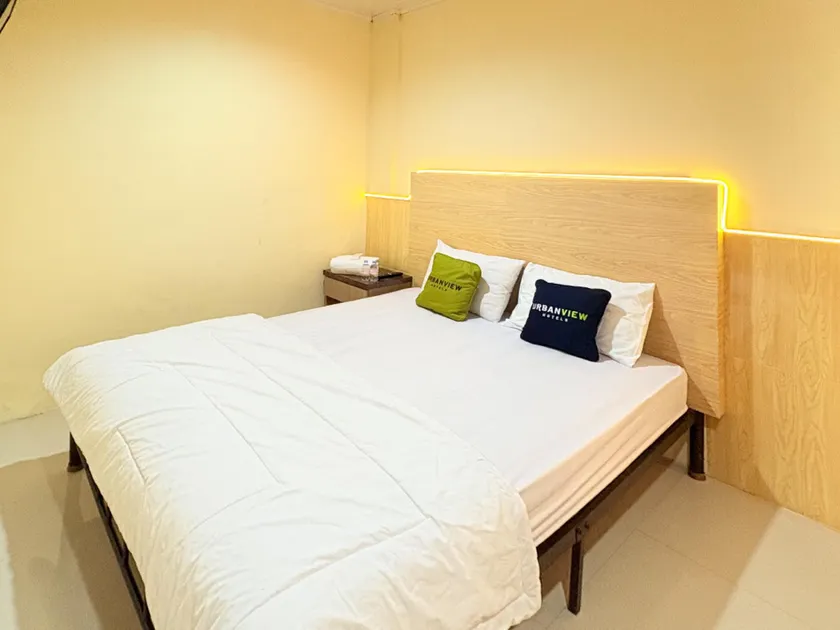 Urbanview Hotel Ling near Jawa Timur Park 2 - Image 1
