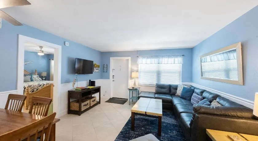 # 331 Surf Song Resort: 1 BR / 1 BA 3ème étage �� Madeira Beach, pour 2 personnes - Image 1