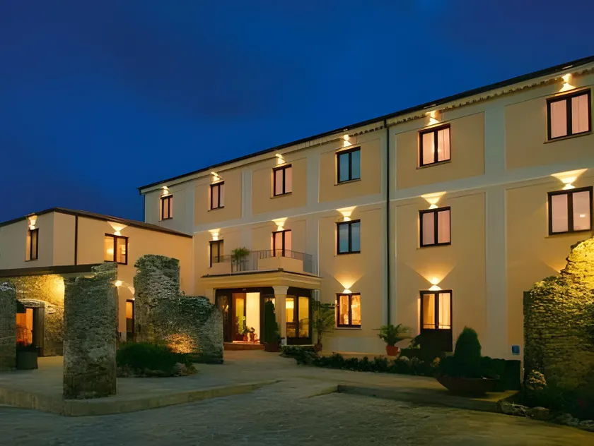 Hotel Ristorante Vecchia Vibo - Image 1