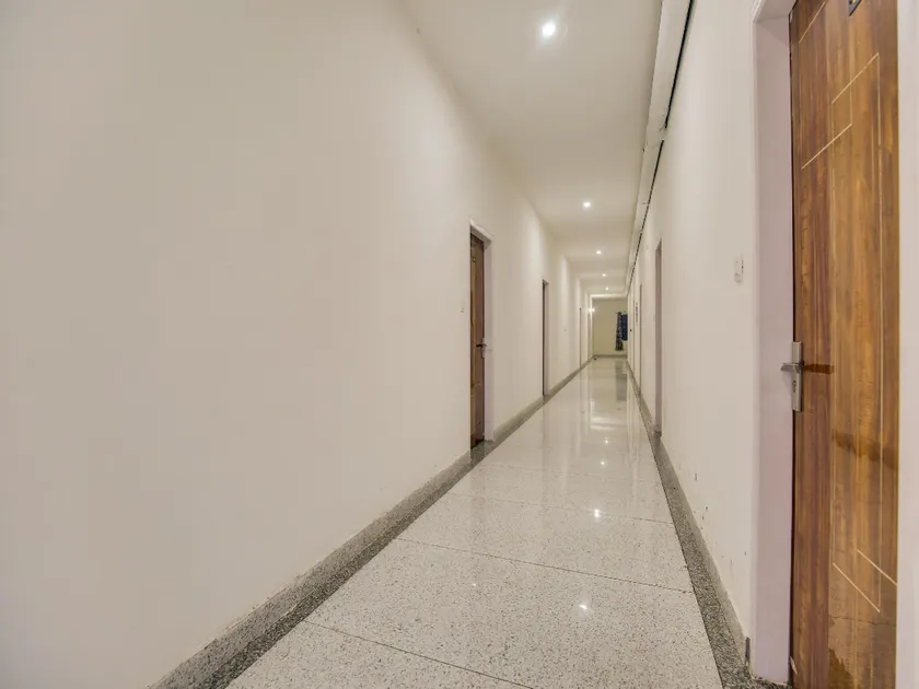 Hotel O Yellow Stone - Image 1