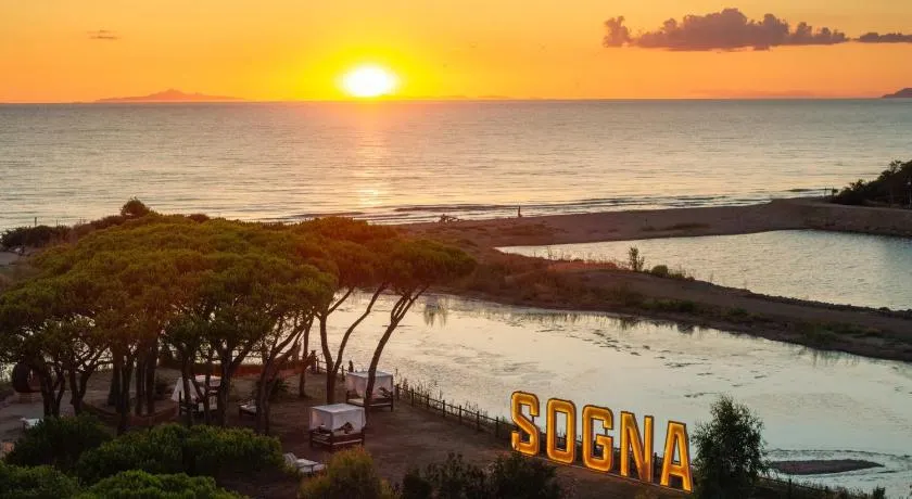 NOMAD ARGENTARIO - Area Sosta Camper - Empty Pitch Only Campervan RV - SOLO Piazzole per il proprio CAMPER - Tariffa fino a 4 persone - Servizi inclusi - Image 1