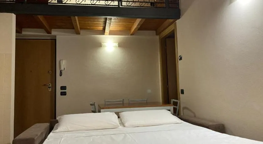Downtown Room - Image 1