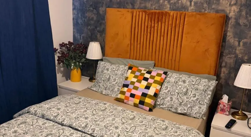 Well maintained double room with exclusive toilet and bath - Image 1